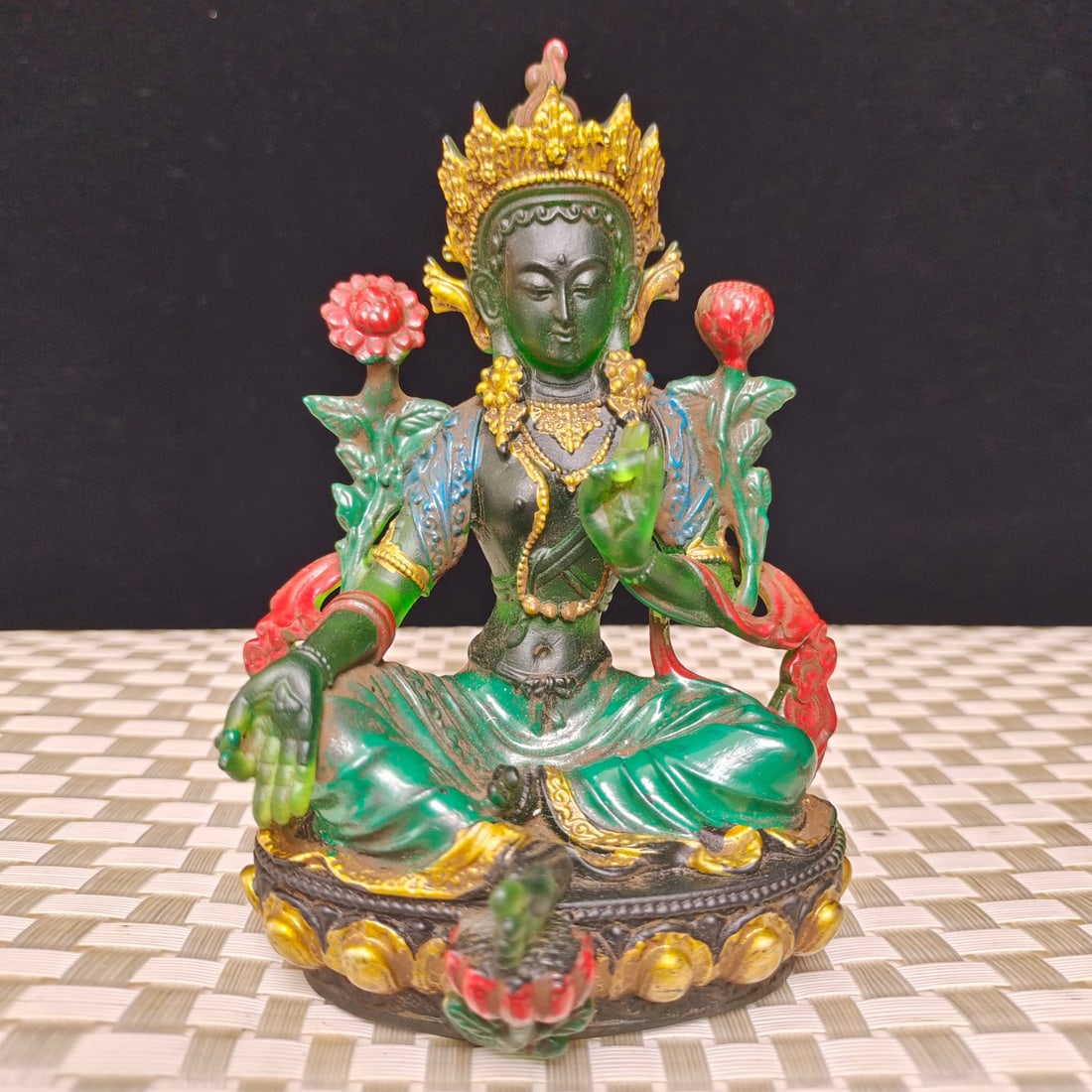 Qing Dynasty Qianlong period glass Buddha statue of Green Tara Bodhisattva: Qianlong period glass Buddha statue of Green Tara Bodhisattva, pure and bright, Green Tara Bodhisattva seated on a lotus moon disc, with both feet bent, left extended, right extended, stepping on the