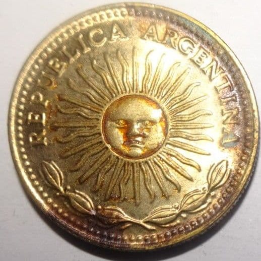 Argentinian 1 peso coin, with a diameter of approximately 22 millimeters. (1 of 2)