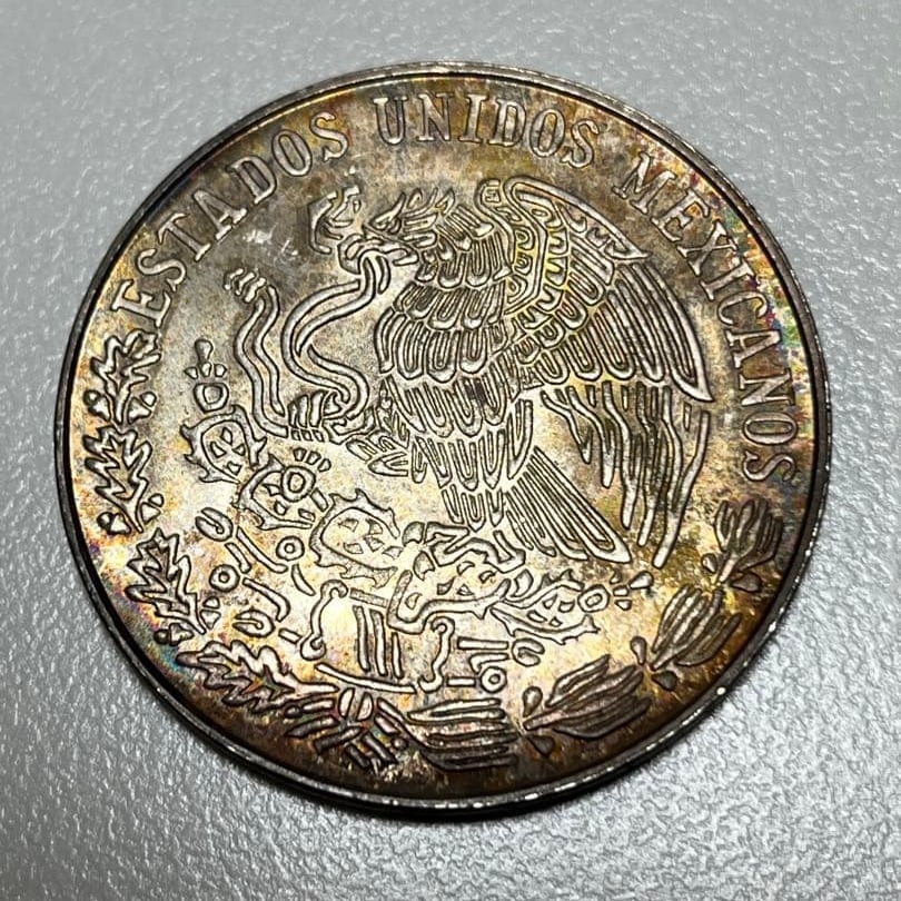 Mexican silver coin, 25 pesos, 1972: Publication year: 1972 Face value: 25 pesos Weight: 22.5 grams (actual measurement) / 22.5 grams (Numista) Diameter: 38.0 millimeters (actual measurement) / 38 millimeters (Numista standard)
