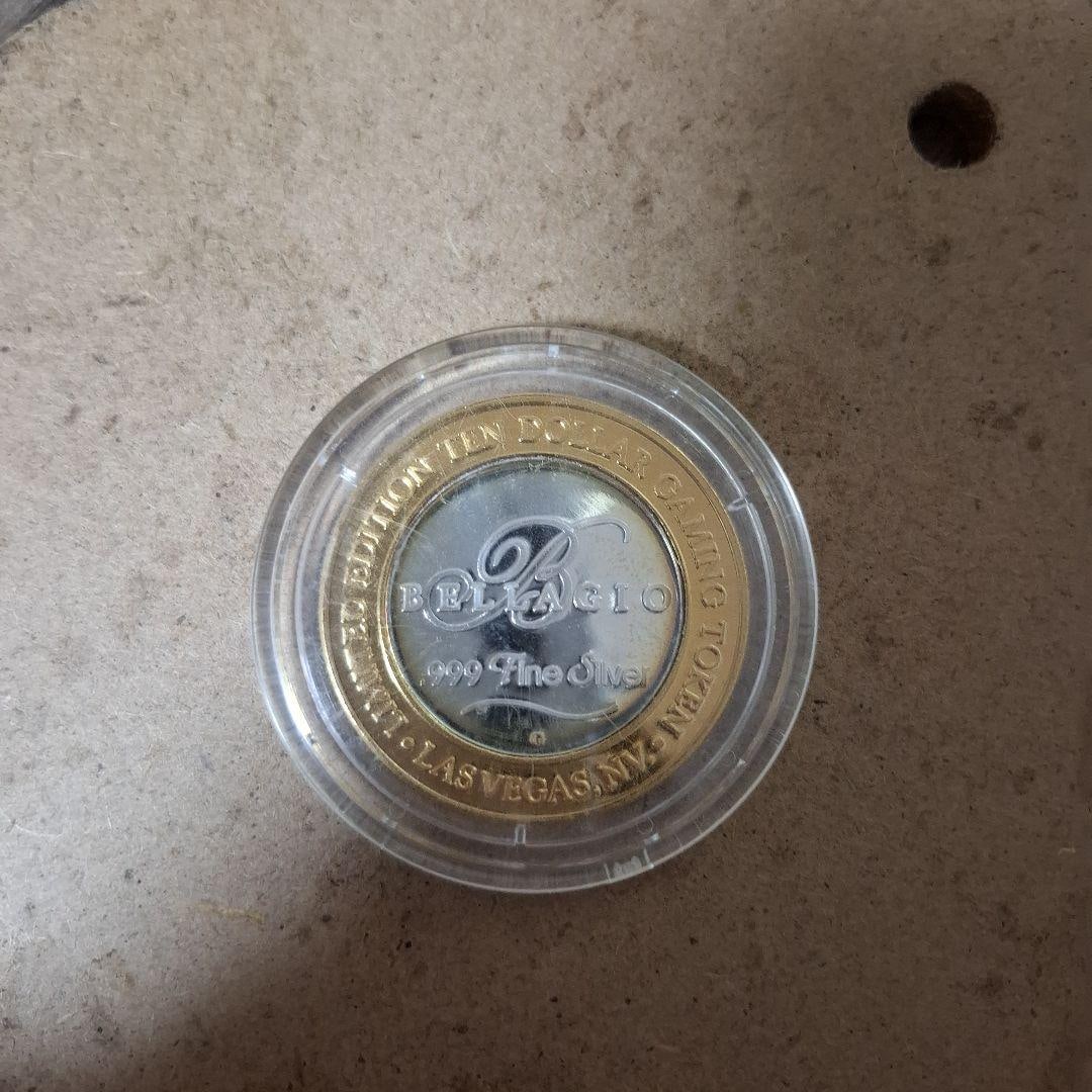 Limited edition $10 commemorative coin from the Palace of a Hundred Joys. (1 of 2)