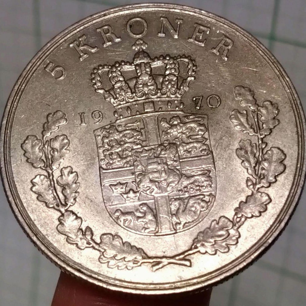 Danish 5 kroner coin, 1970, diameter of 33.0mm. (1 of 2)