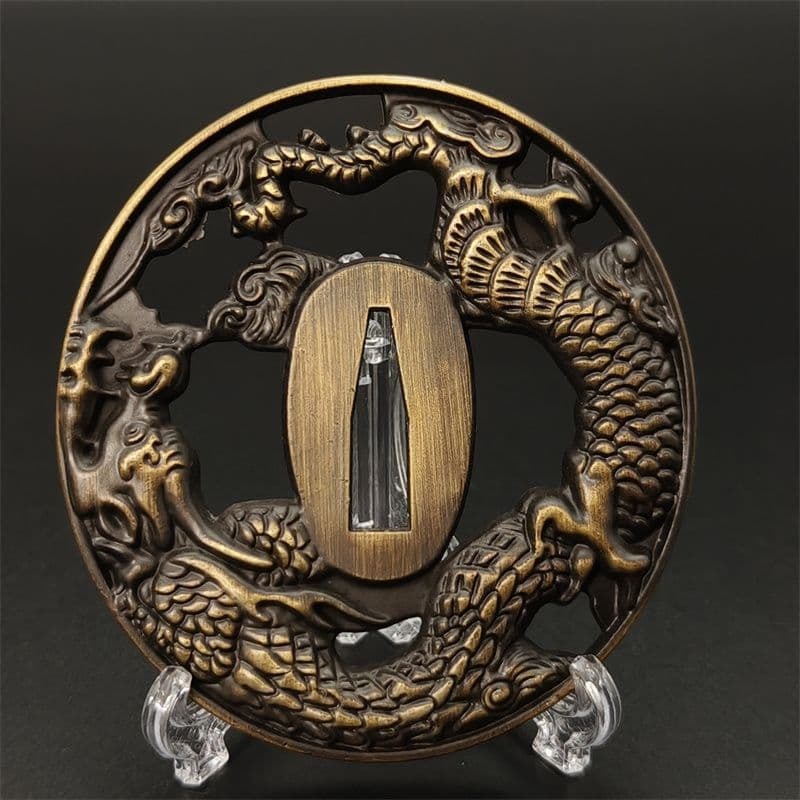 Sword handle guard, made of alloy material. (1 of 6)