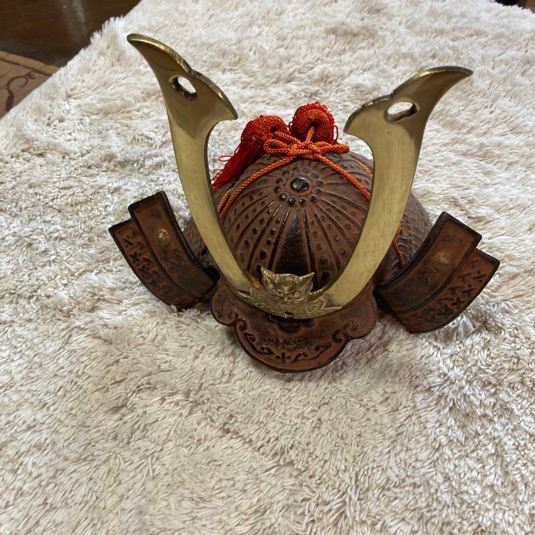 Vintage samurai helmet, antique ornament, approximately 20 centimeters tall. (1 of 12)