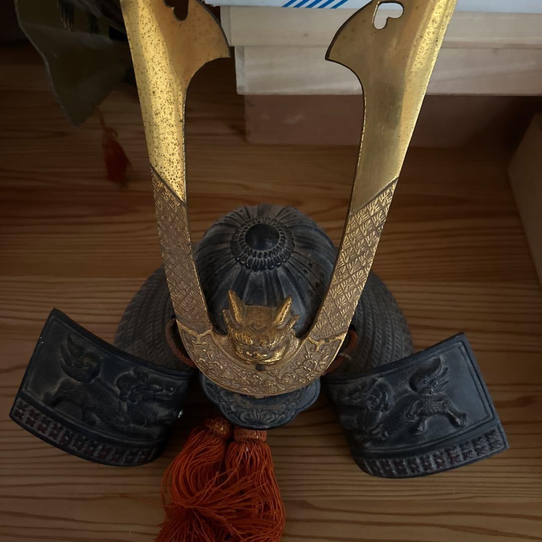 Golden Lion Head Sword Guard (1 of 3)