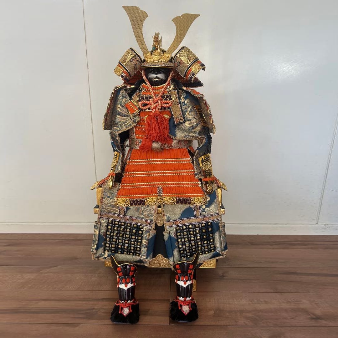 Armor, helmet, and plate armor set: This is a set of mighty and uniquely designed armor, with a bright red color as the base and adorned with exquisite patterns woven with colorful threads. The red color is a favorite among many warrior