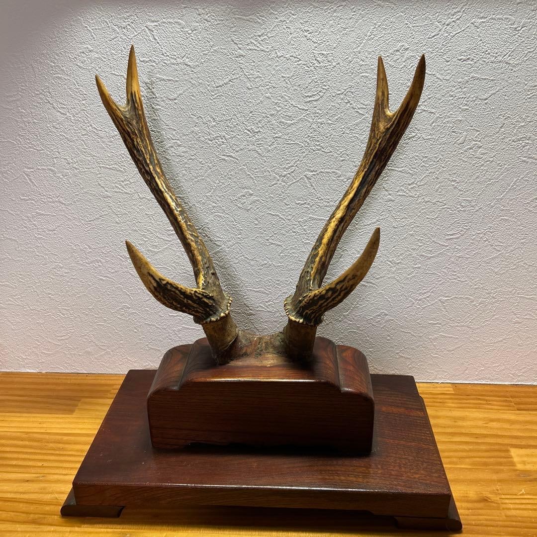 Wooden sword stand/rack, can hold two swords. (1 of 15)