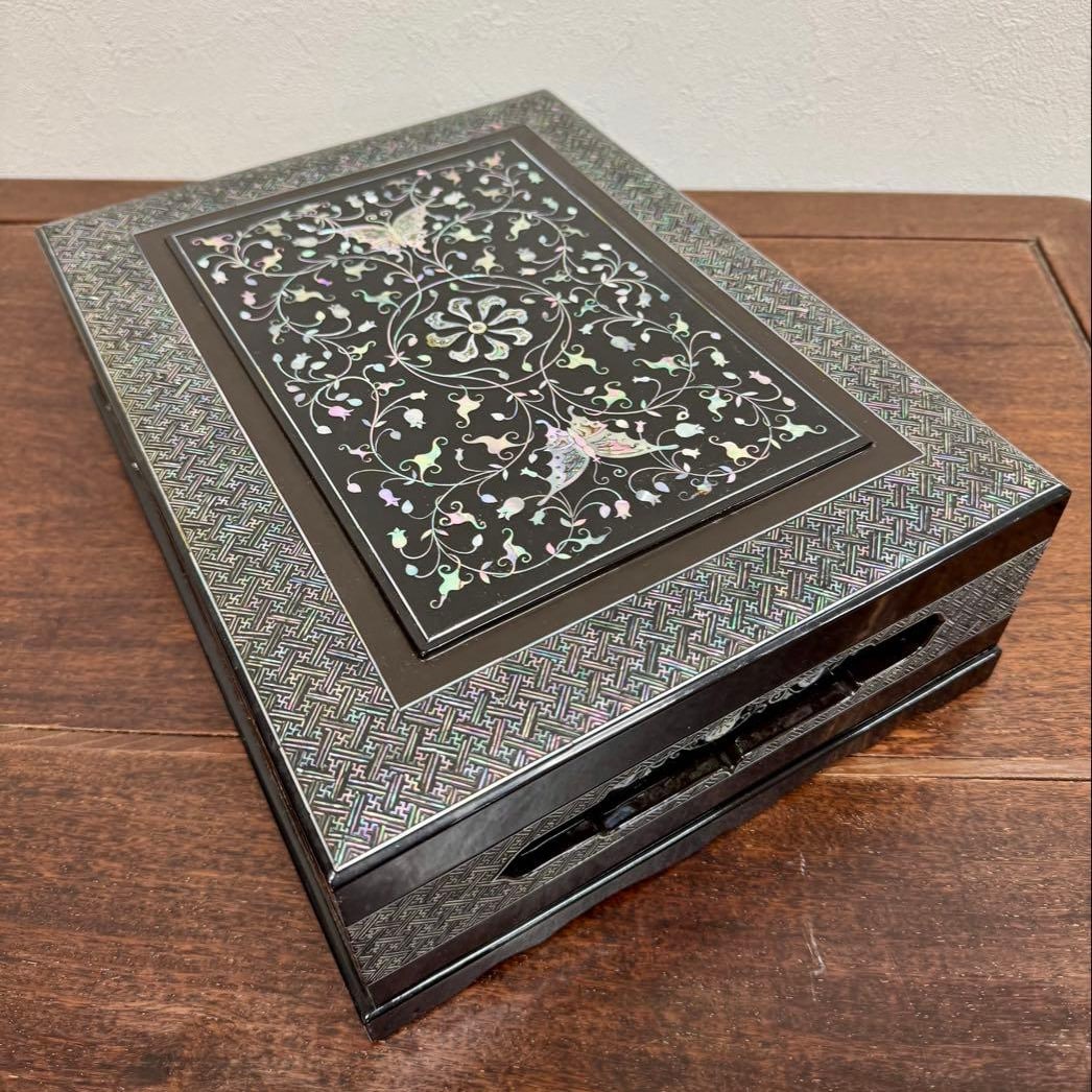 Goryeo Period Art: Jin Qi Yong's mother-of-pearl butterfly and Arabesque pattern document box. (1 of 19)