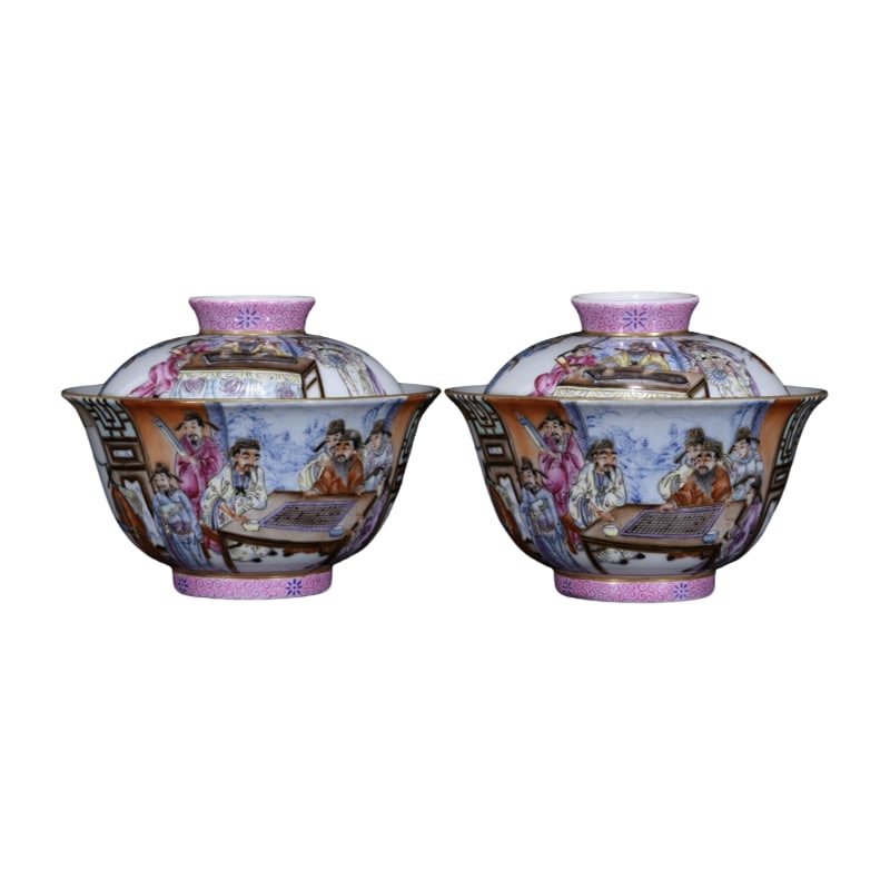 Qianlong period Famille-Rose porcelain bowl with painted figures and story motifs.: Qianlong period Famille-Rose porcelain bowl with painted figures and stories, 8.5 cm in height, 11 cm in diameter.