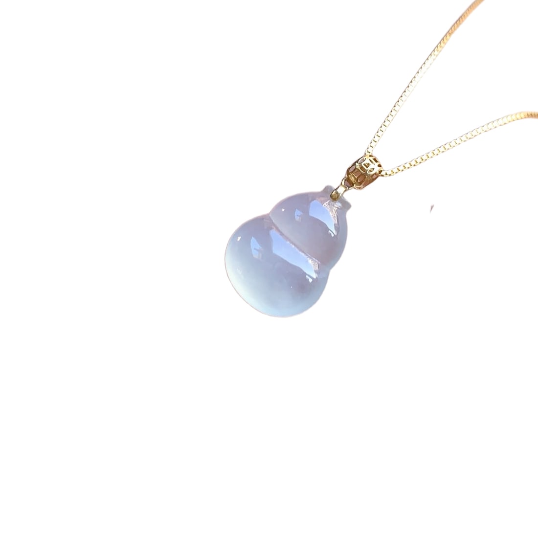 18k gold jadeite gourd pendant: 18k gold jadeite gourd pendant, translucent and shiny, with abundant old pit water, easy to match with daily outfits.