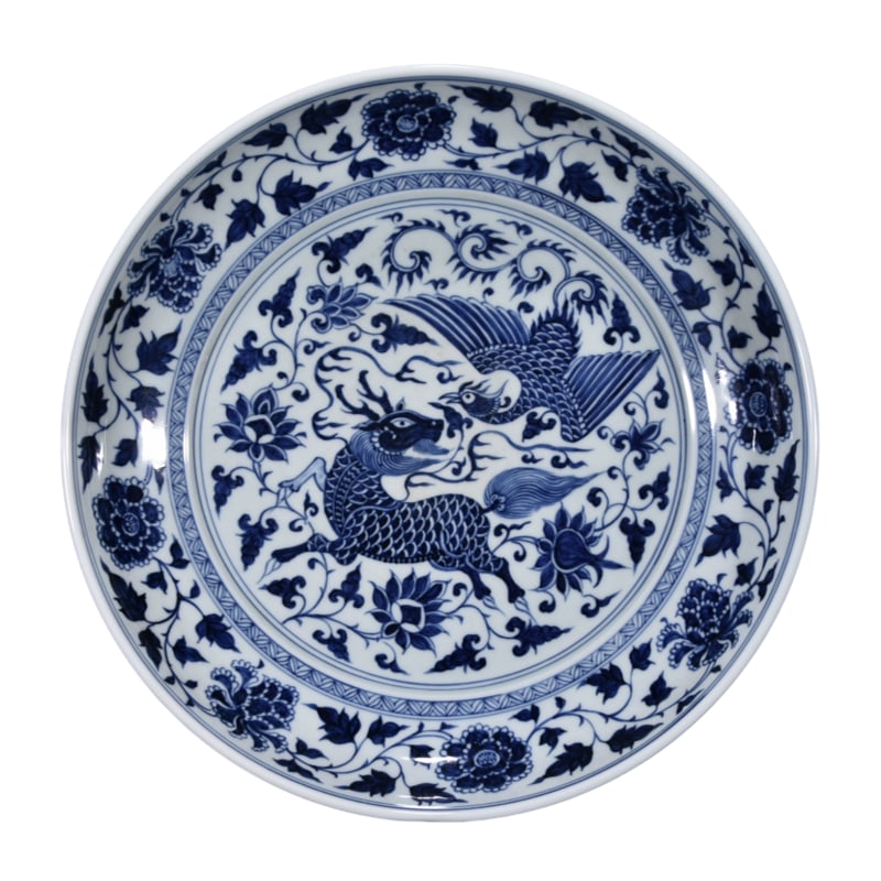 Blue and white porcelain plate with dragon and phoenix pattern: Blue and white porcelain plate with dragon and phoenix pattern, 6.5 centimeters high, 32 centimeters in diameter.