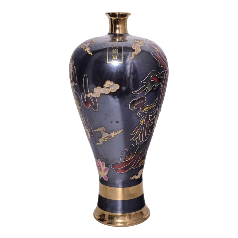 Song Dynasty Ding kiln Meiping vase with Yiding style and Tangka pattern.: Song Dynasty Ding kiln Meiping vase with Tang dynasty card pattern, 28×13 cm.