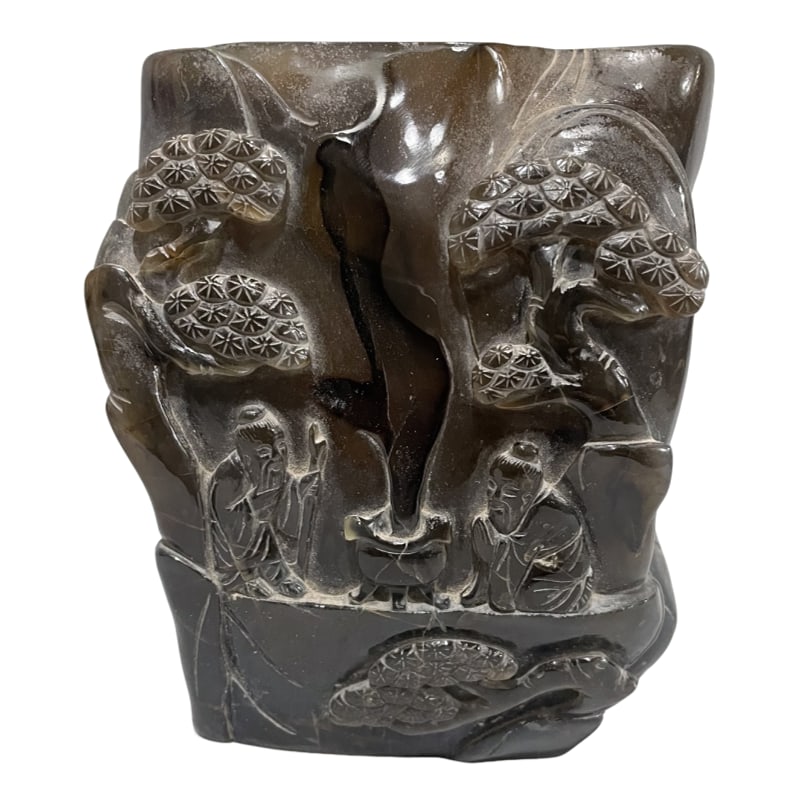 Old agate carved a pine tree with an old man offering incense pen holder.: This agate-carved pen holder depicts an elderly man paying respects under a pine tree. Made from genuine materials, it is meticulously hand-polished, with a natural shape, unique design, and natural p