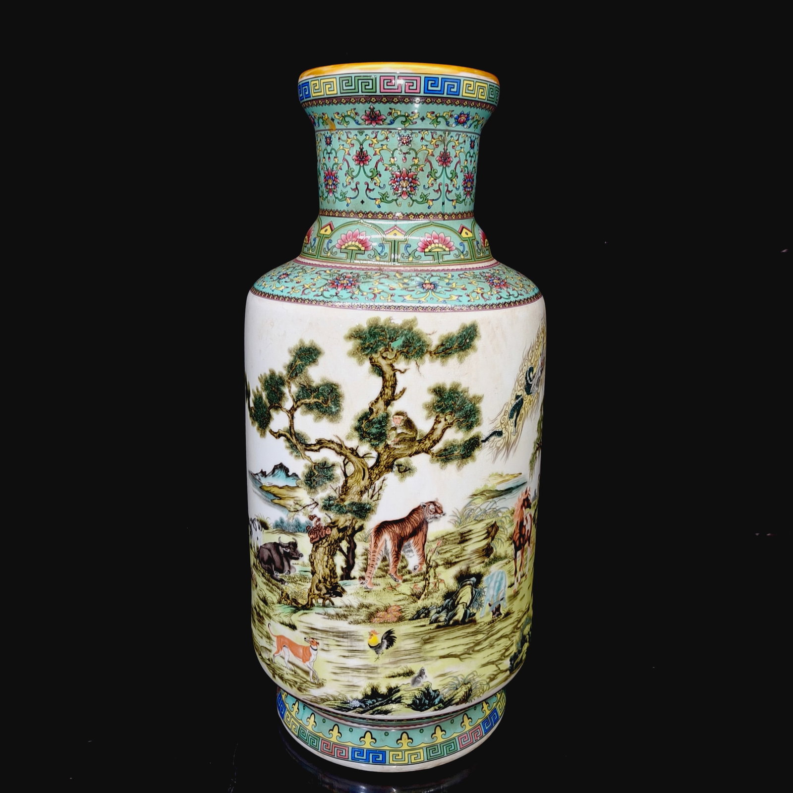 Qianlong Reign of the Qing Dynasty Cloisonné Vase (1 of 8)