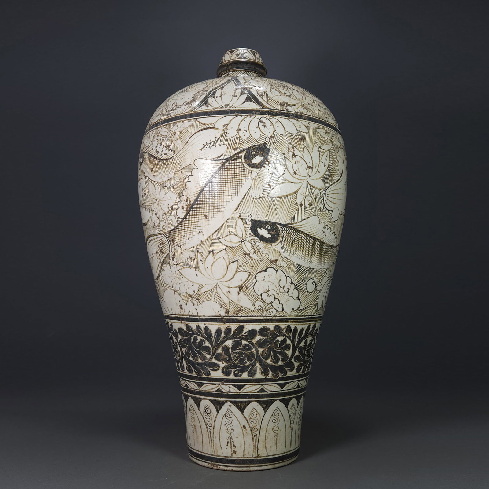 Song Dynasty Cizhou Kiln white glaze black flower fish pattern plum vase (1 of 9)