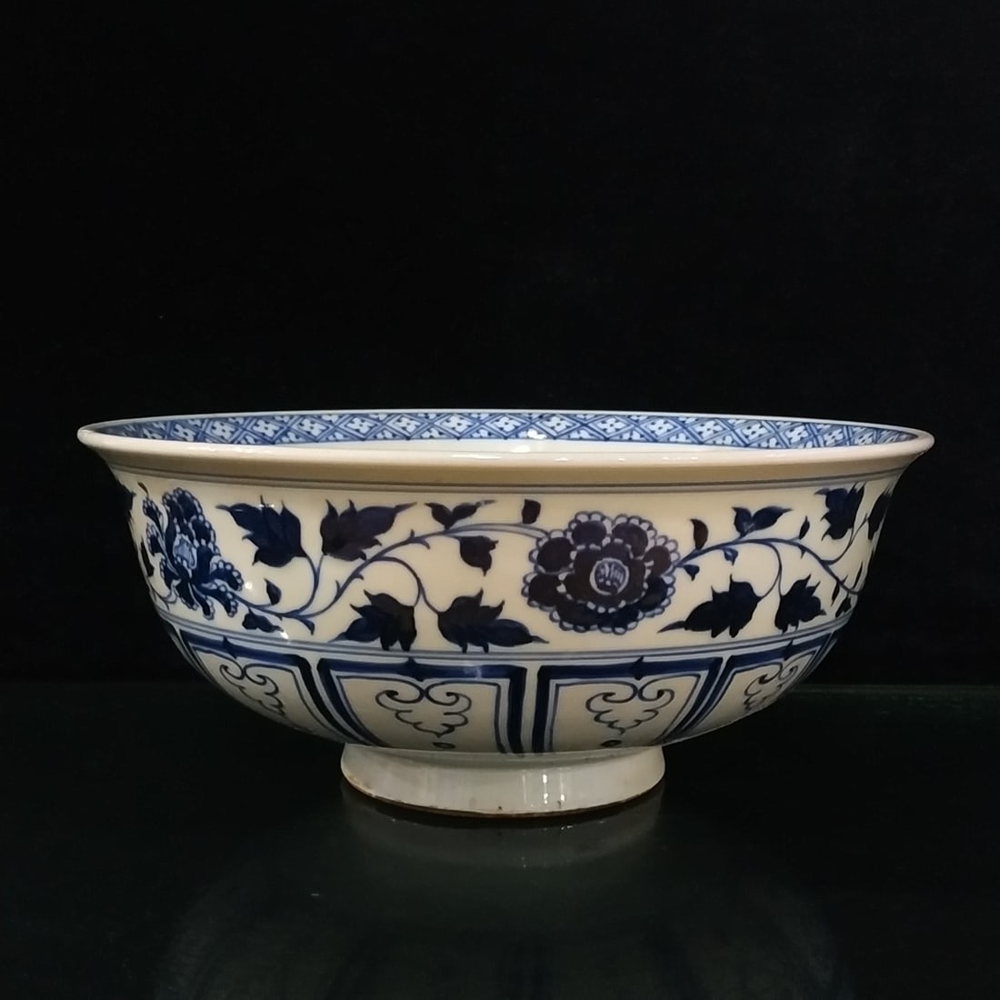 Blue and white hand-painted fish and grass pattern bowl (1 of 7)