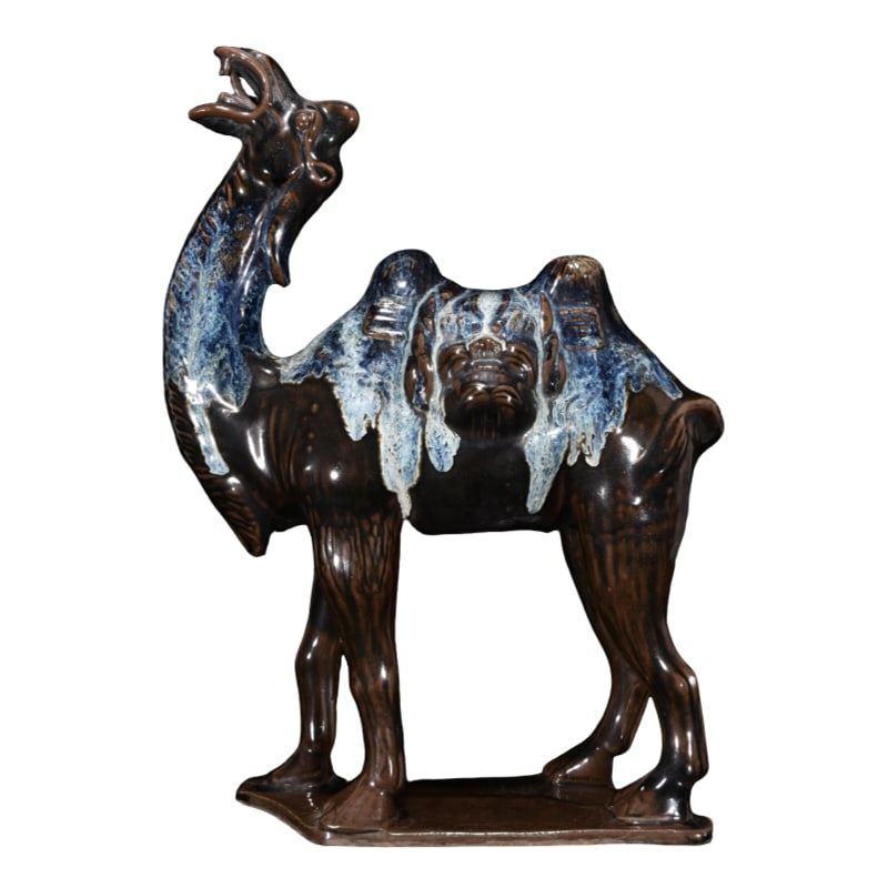 Tang Dynasty Junlu Mountain Kiln Camel: Tang Dynasty Junlu Mountain kiln camel, 47 centimeters tall, 33 centimeters in diameter.