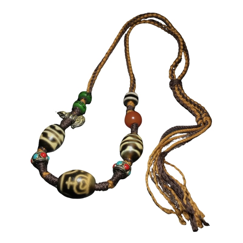 The old agate treasure bottle Daluo Tianzhu multi-treasure necklace is held in hand. (1 of 10)