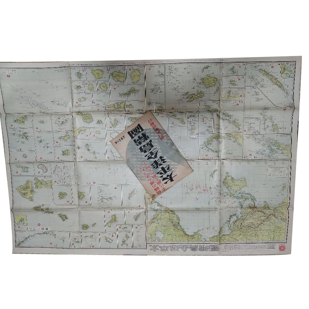 A detailed map of the Pacific Islands published by Asahi Shimbun in 1942. Accompanied by a rare: A detailed map of the Pacific Islands published by Asahi Shimbun in 1942. A rare collectible, accompanied by the original pouch. Exhibits stains, tears, and damage due to age.
