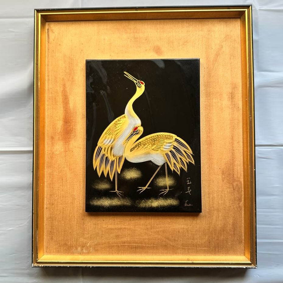 Wajima Lacquerware, Gold Inlaid Picture Frame Work "Double Cranes": This is a mounted painting board showcasing the traditional Japanese Wajima lacquerware craftsmanship, specifically a piece inlaid with gold leaf. Two beautiful cranes (a pair of cranes) are meticulou