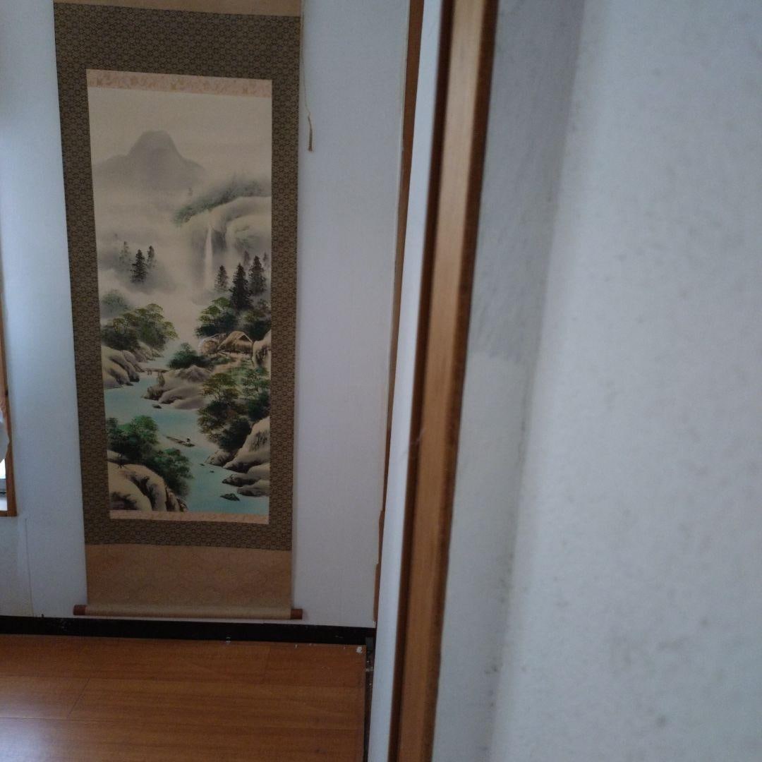 Japanese painting, landscape painting, hanging scroll: Japanese Painting, Landscape Painting, Hanging Scroll This Japanese-style landscape painting features natural blue and green tones, depicting beautiful scenery of mountains and rivers. Style: Japanese