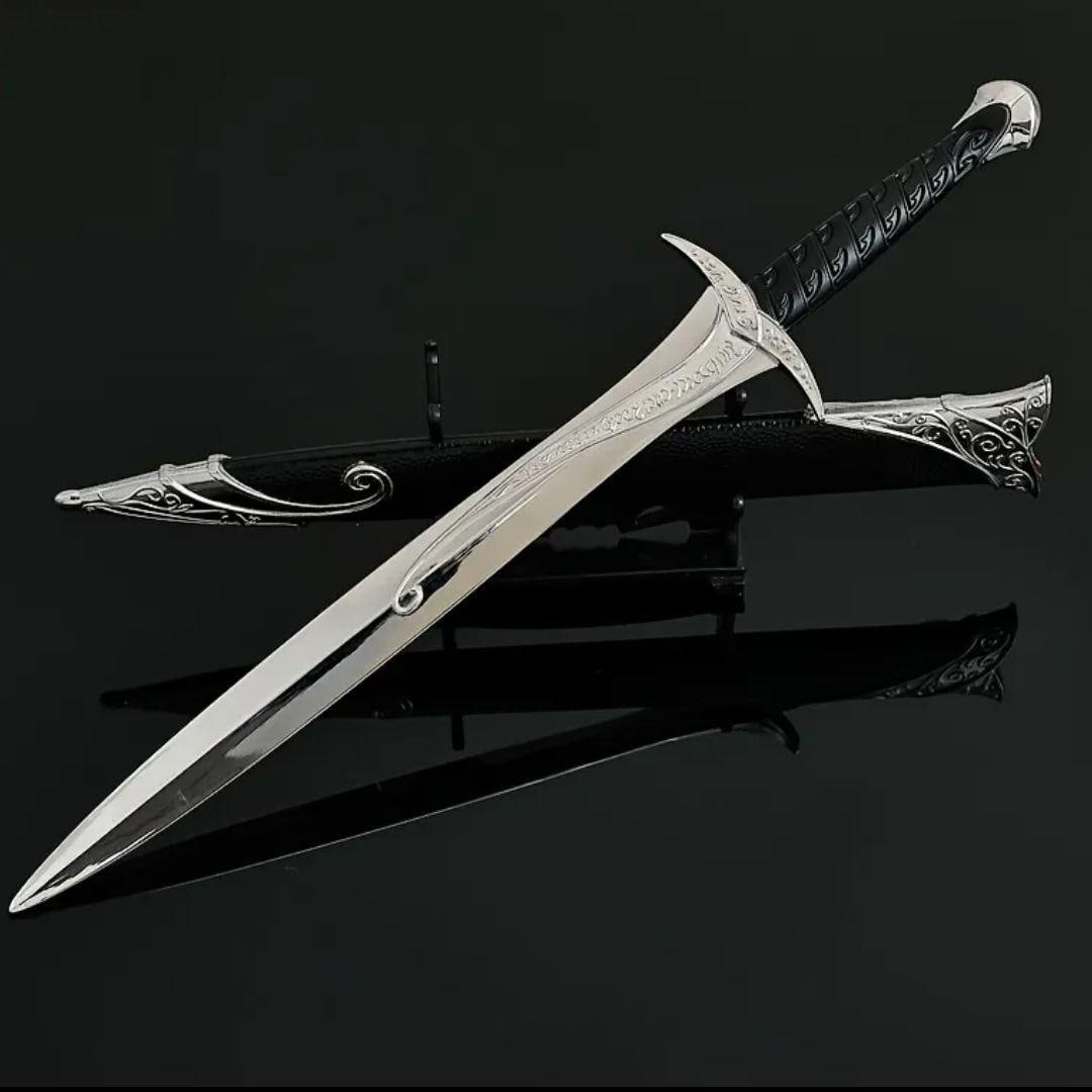 This is a miniature replica of the fictional fantasy sword "Sting" from "The Lord of the Rings".: Dimensions Length: Approximately 28 cm Weight: 350 g Brand new and unused This is a miniature replica of the fictional fantasy sword "Sting" from "The Lord of the Rings." A very exquisite piece that p