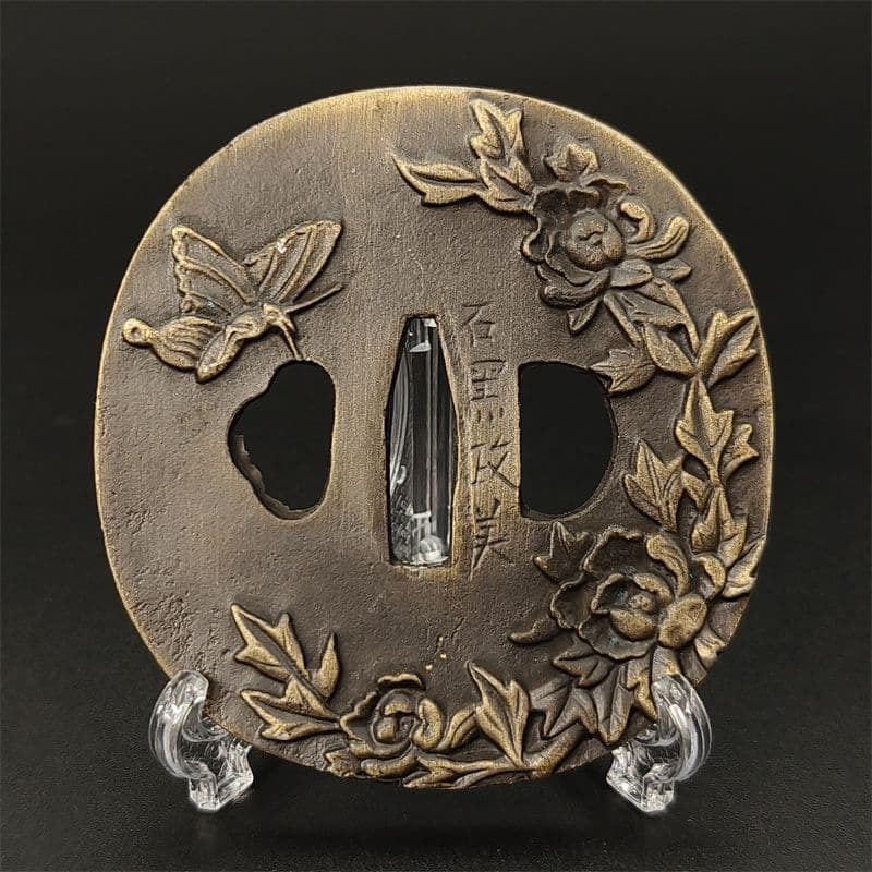 Tsuba with Floral and Butterfly Design: Floral and Butterfly Pattern Tsuba, Alloy Material, Sword Guard, Sword Art Accessories Material: Alloy Weight: Approximately 116 grams Thickness: Approximately 5 millimeters 1. This product includes o