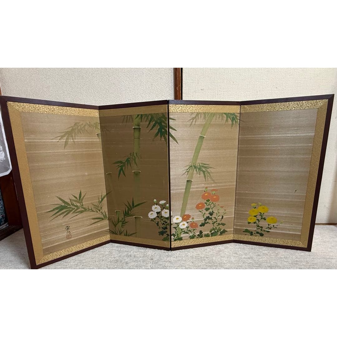A folding screen by Eizan, decorated with bamboo and chrysanthemum motifs. (1 of 14)