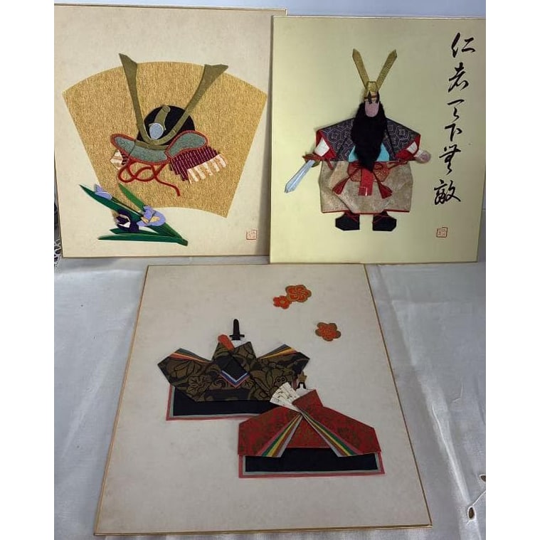 Three-dimensional colored origami, a set of three pieces.: This is a richly textured three-dimensional decorative paper, characterized by a gold fan-shaped surface adorned with helmet and iris flower motifs. 24 x 27 cm