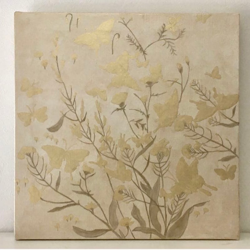 Kondo Akiko, Cho to Soka: This piece closely resembles the work "Butterflies and Flowers" by Akiko Kondo and is a Japanese-style interior art using gold leaf. The painting depicts butterflies and plants in oil and gold leaf on