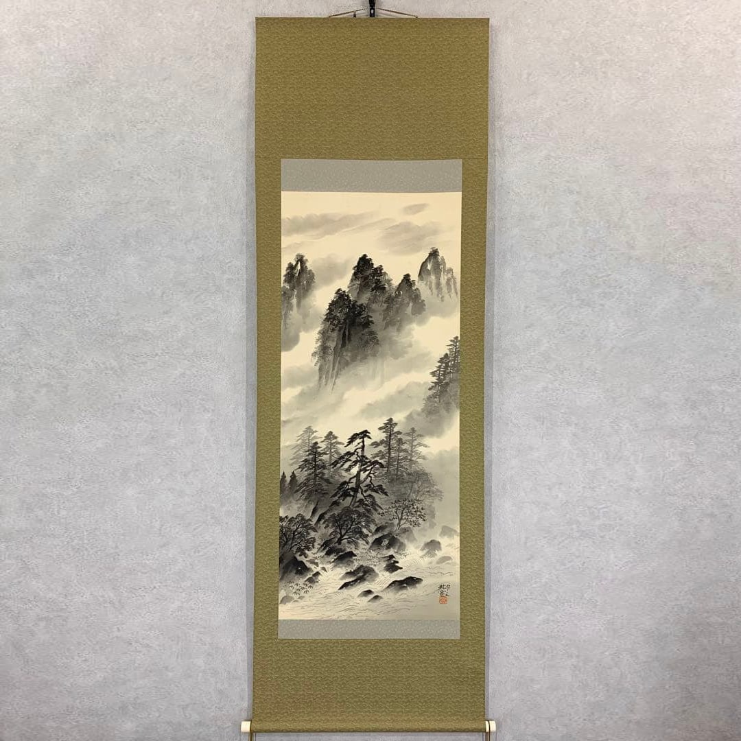 Kakejiku Sato Kokan "Suiboku Sansui" Mokubako: Hanging Scroll by Sato Kokan "Ink Landscape" with Wooden Box Dimensions: Width 63.8 cm x Height 194.6 cm (excluding roller ends) Condition: There are stains and dust. The inside of the wooden box lid 