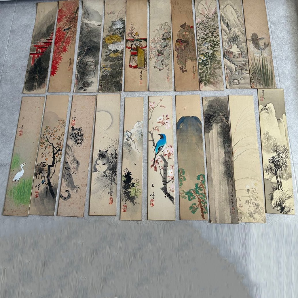 29 works of tanka by artists such as Ichimon Mine, including ancient calligraphy, documents, and: A collection of 29 traditional Japanese tanzaku (strips of paper for writing wishes) created by artists such as Ichibunho, along with ancient calligraphy works, documents, and books themed on Japanese