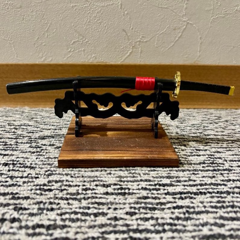 Miniature Sword: Miniature Sword Wooden Base 9.5 x 10 cm The blade is not sharp.