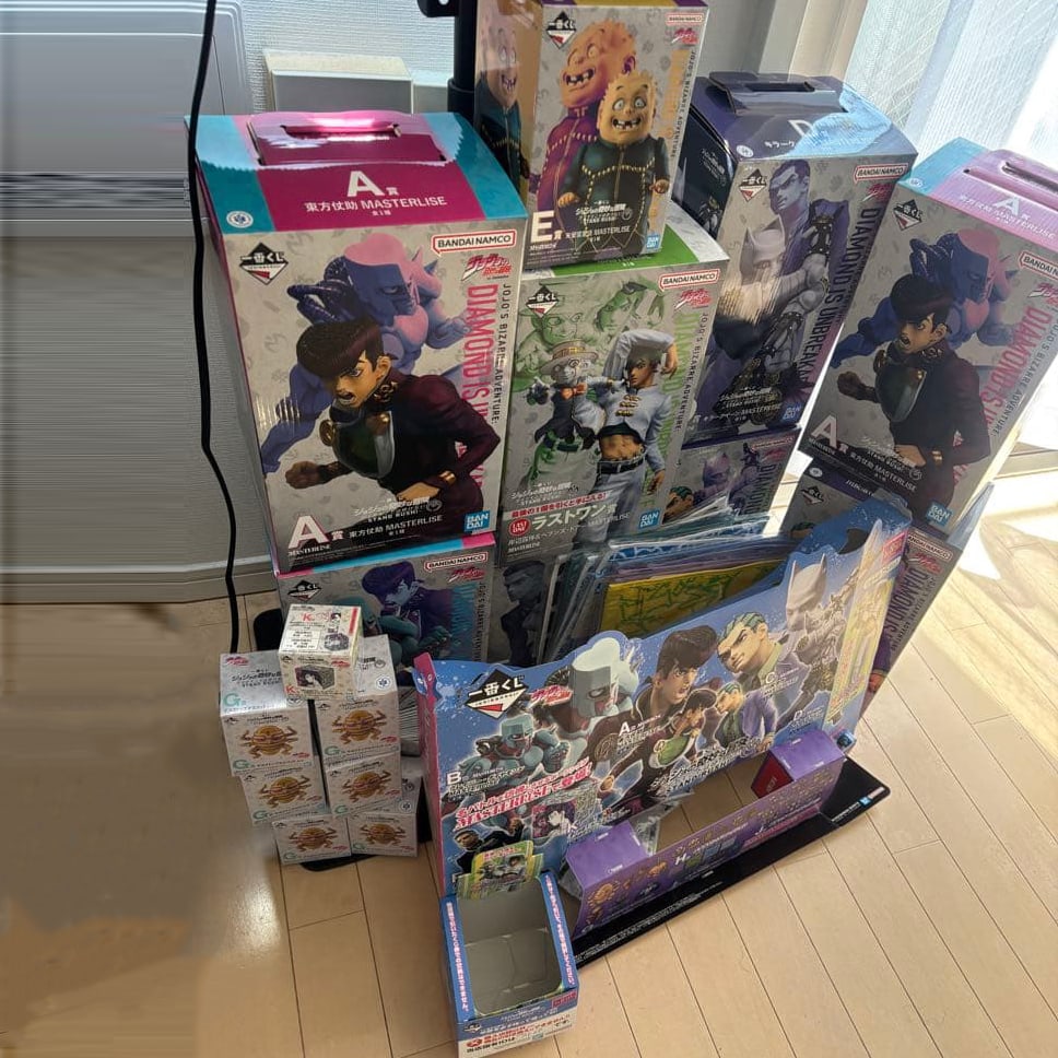 "JoJo's Bizarre Adventure" Part 4 Ichiban Kuji Almost Complete Set New and Unopened: A nearly complete set of the "JoJo's Bizarre Adventure" Ichiban Kuji conducted at Lawson, with figures unopened. From A to J are all included, but as shown in the second photo, it is missing one type 
