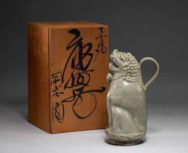 Secret color porcelain wine pot from Yue Kiln in Song Dynasty: H:18.8cmï¼ŒW:11cm