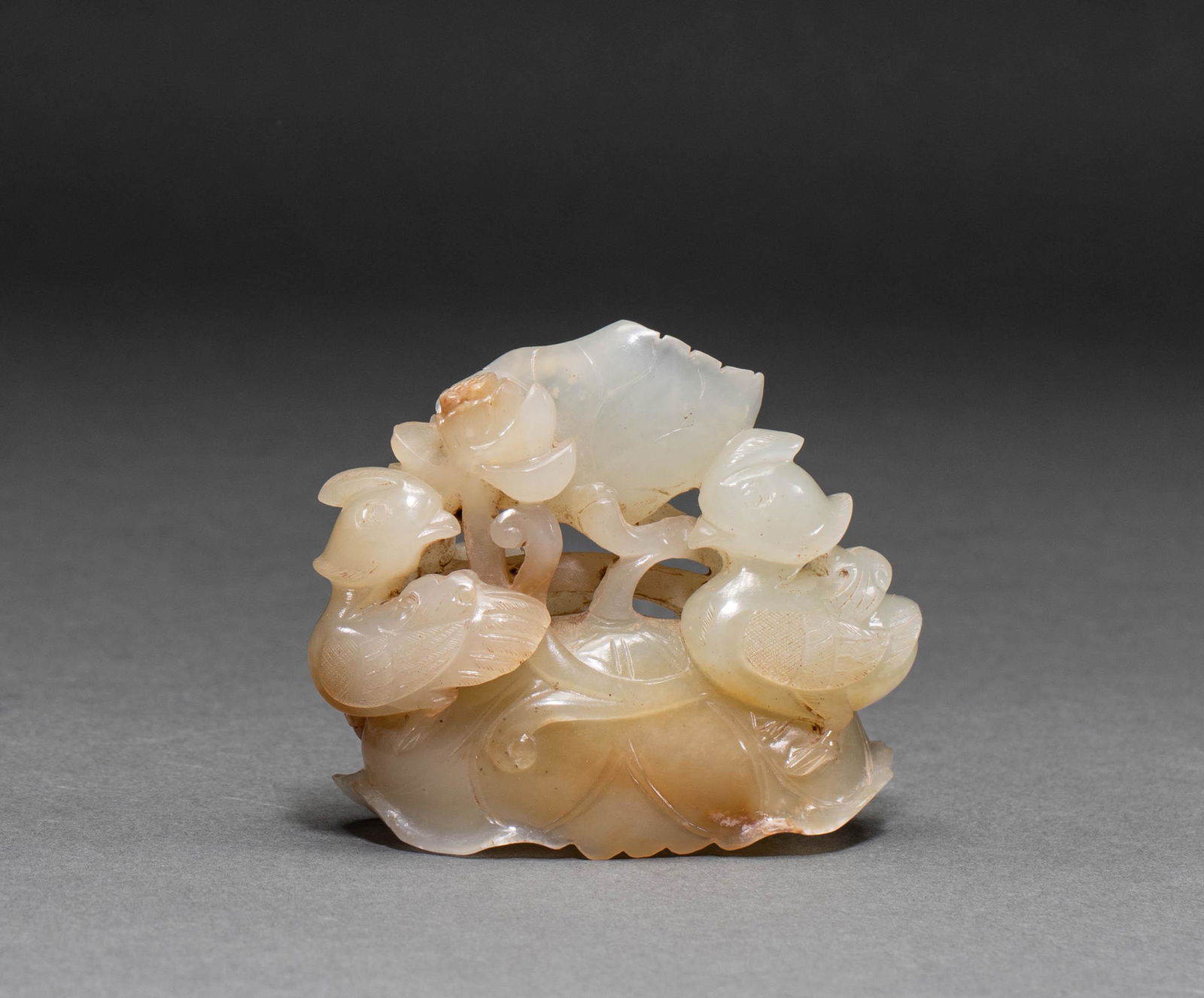 Chinese Yuan Dynasty Hetian jade ornaments (1 of 8)