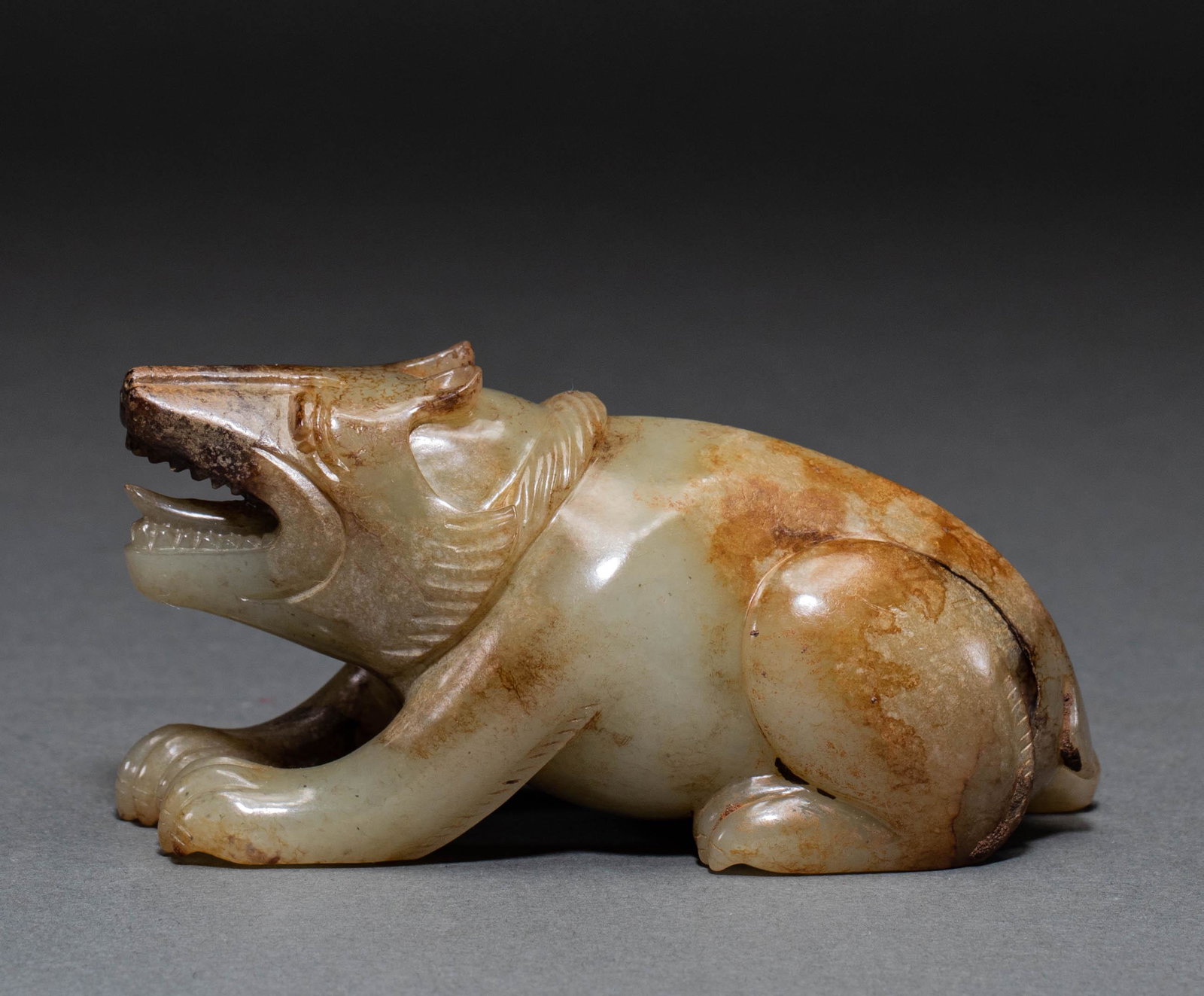Chinese Han Dynasty Hetian jade bear (1 of 8)