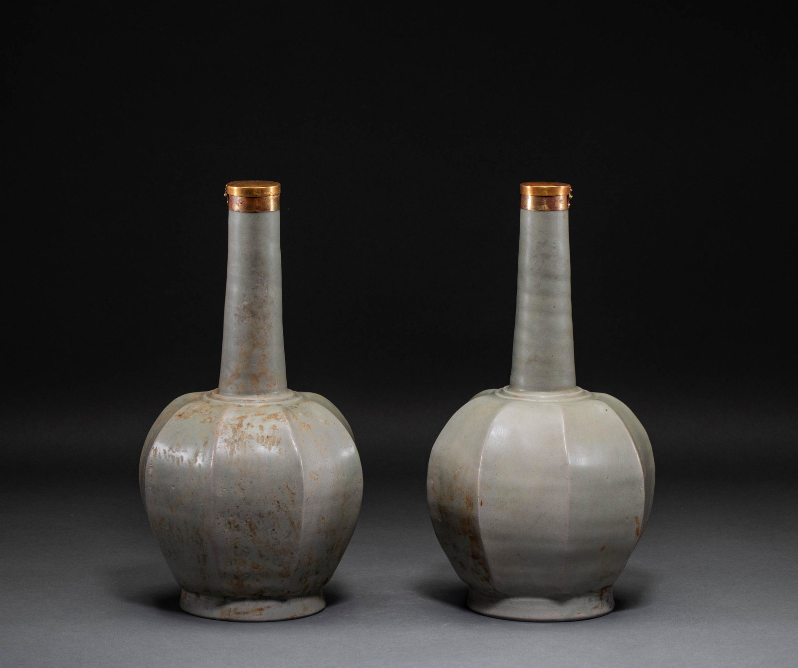 A pair of secret colored porcelain vases from yue Kiln in Song Dynasty (1 of 13)