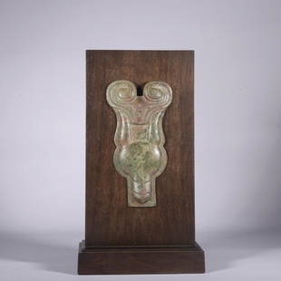 A bronze ornament,the 2th century: Height12.6in,length7.1in,width4.1in,