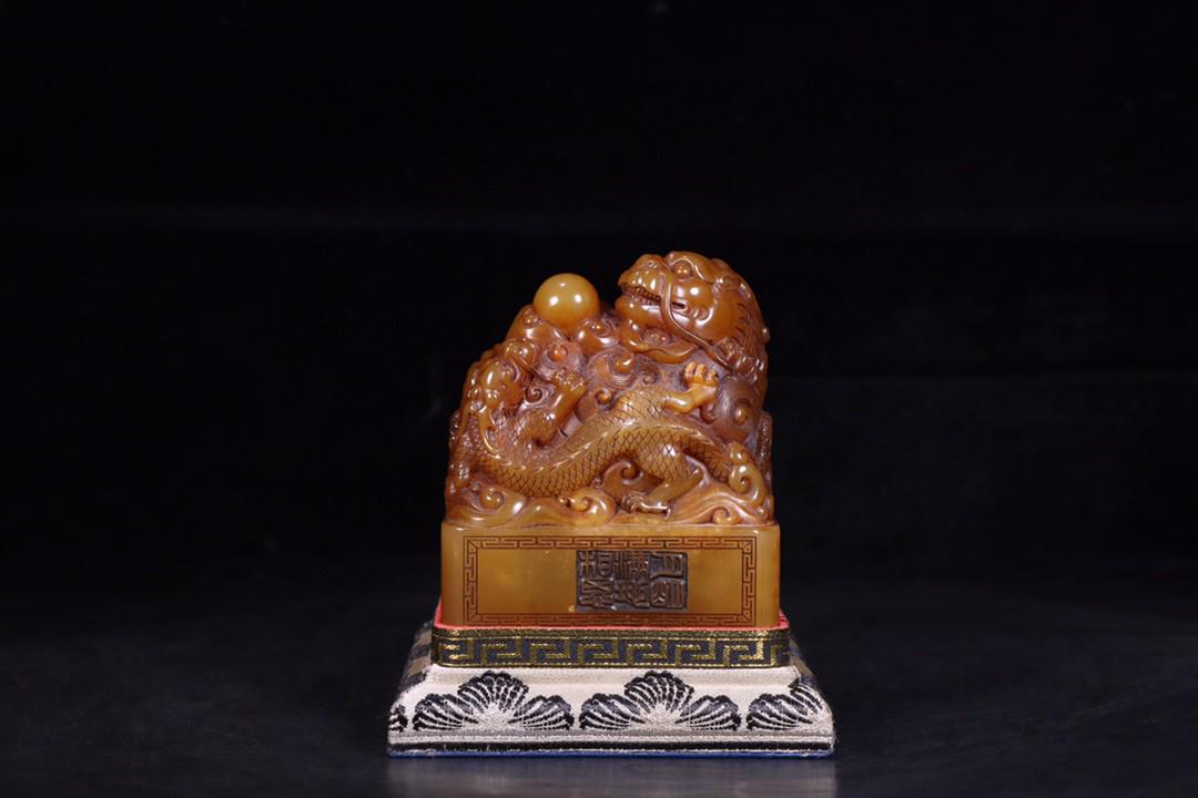 Two oriental dragons are carved on a yellow seal (1 of 9)