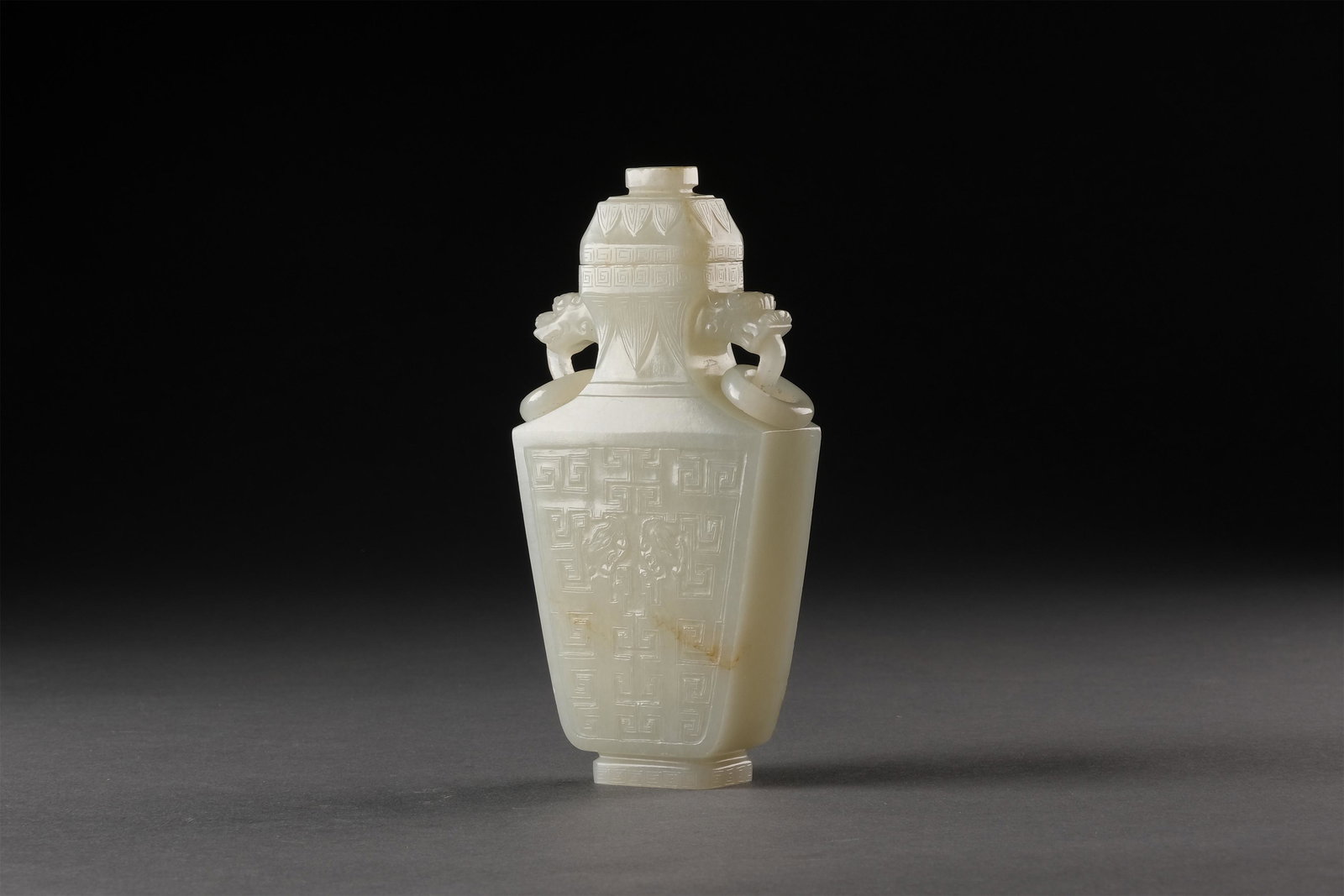 Qing Hetian-jade vase with a detachable lid (1 of 8)