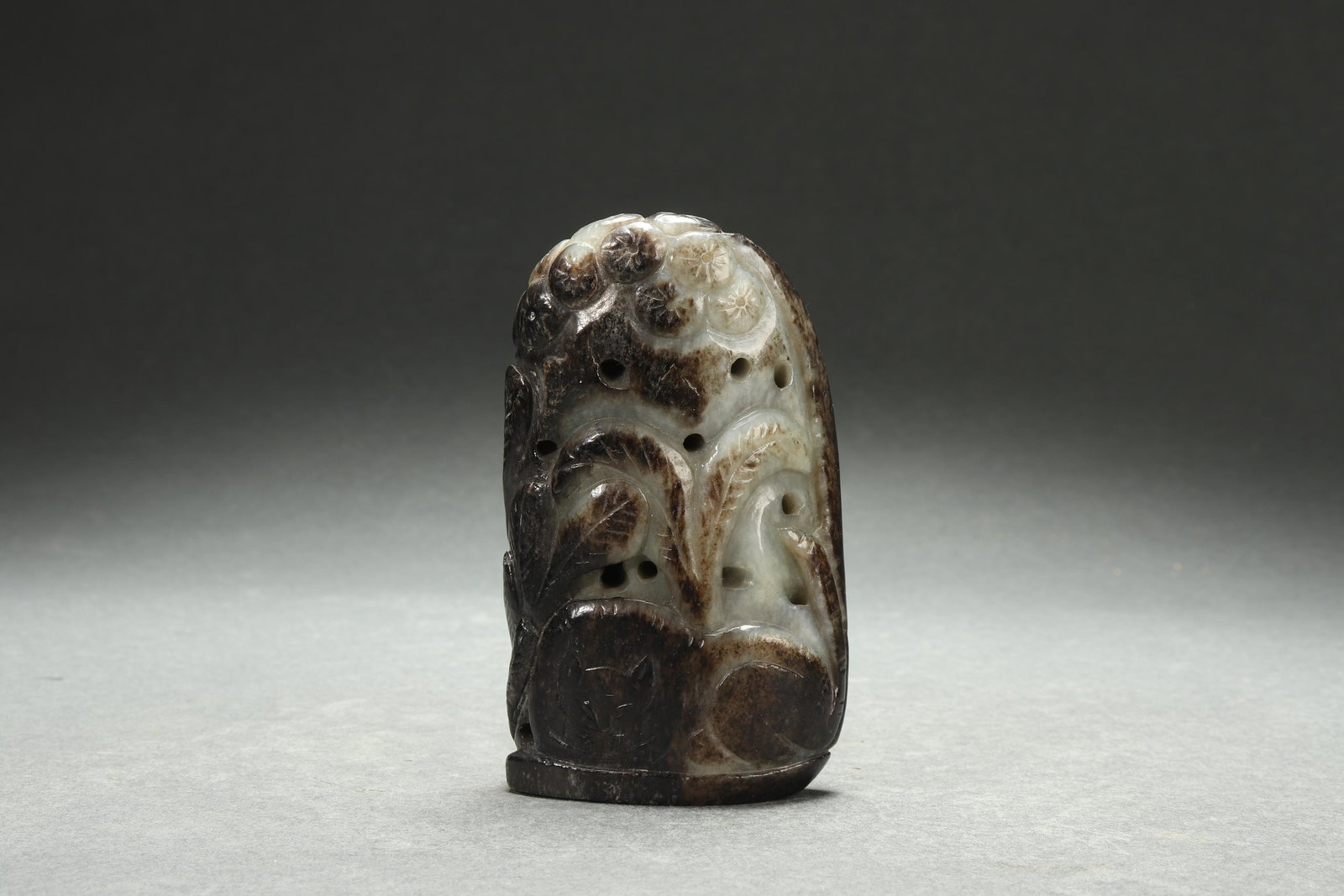 Liao Scholar's jade decoration (1 of 5)