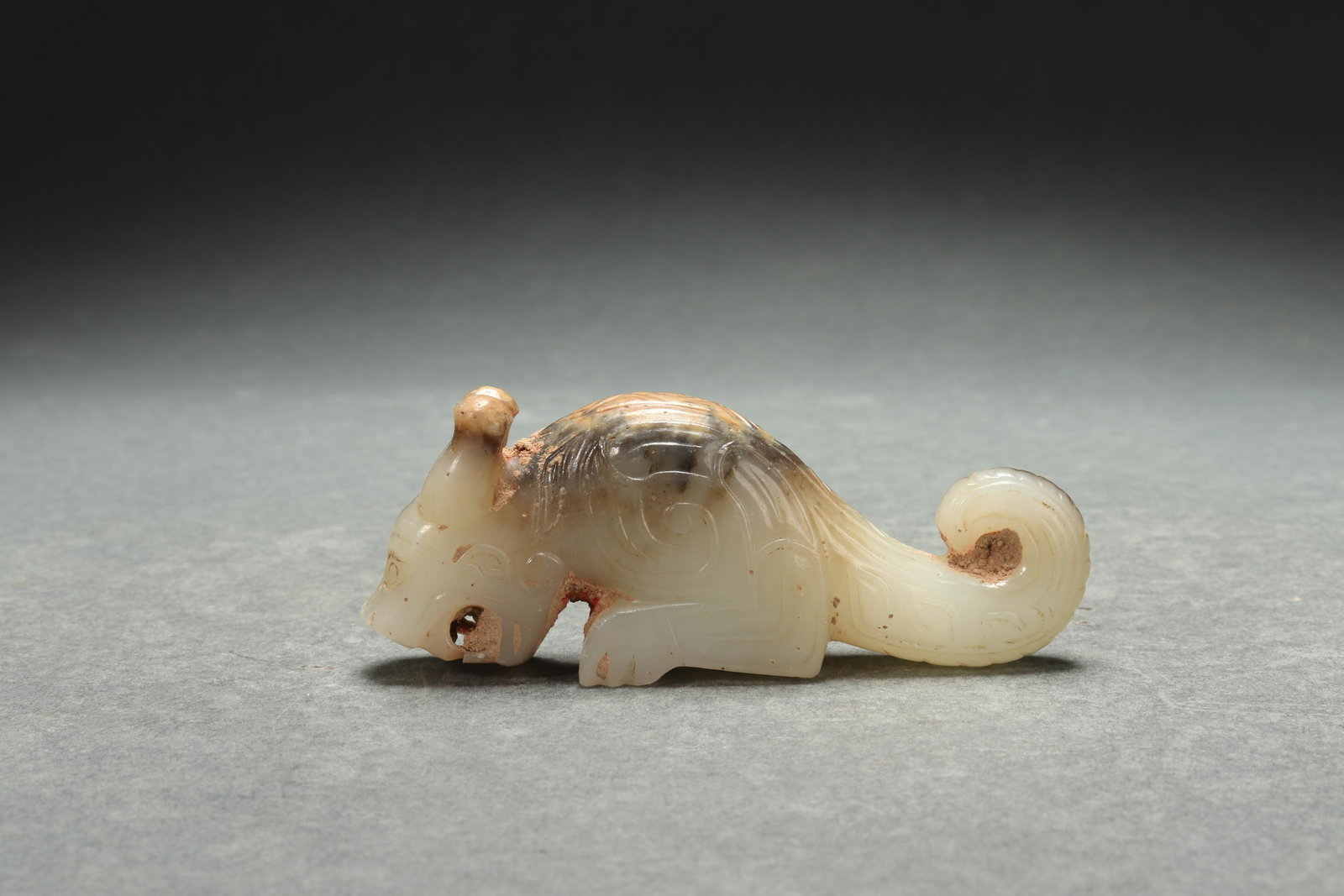 Shang or Zhou carved jade creature: size: L8cm, H3cm;