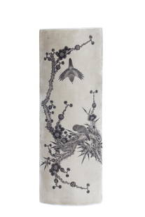 Qianlong scholar plum-bird porcelain penbrush wait: H: 8.1 in. ( 20.5 cm) L: 2.9 in. (7.4 cm)