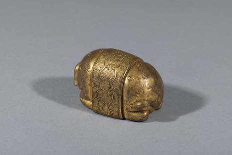 Ming gilt bronze dragon: H: 1.3 in. (3.4 cm)