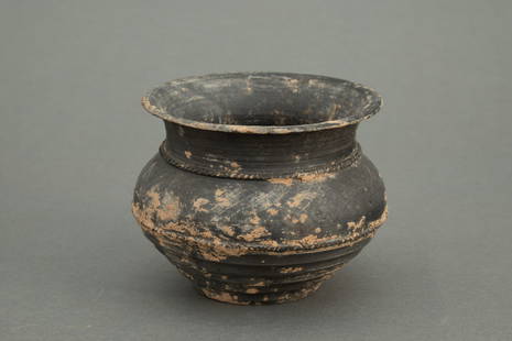 A black pottery carved jar, Han dynasty: H: 3.7 in. (9.5 cm) D: 4.5 in. (11.5 cm)