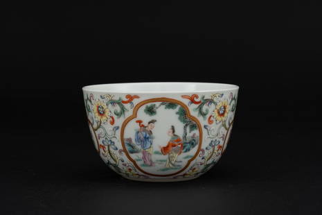 A famille rose foral pattern cup, Qing dynasty, Mark and period of Qianlong: H: 2.1 in. (5.5 cm) D: 3.7 in. (9.5 cm)