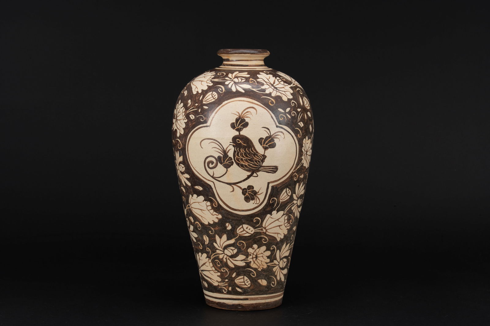 A colorfully painted floral pattern plum vase, Song dynasty, Jizhou kiln (1 of 6)