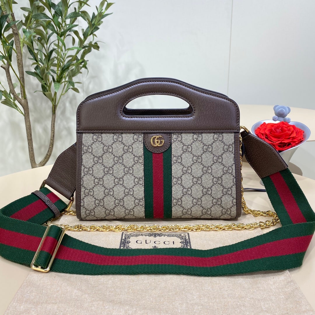 GUCCI Ophidia: The GUCCI Ophidia series of envelope handbags blends traditional essence with modern design, presenting a striking new creation. This collection incorporates two iconic details webbing and double-G