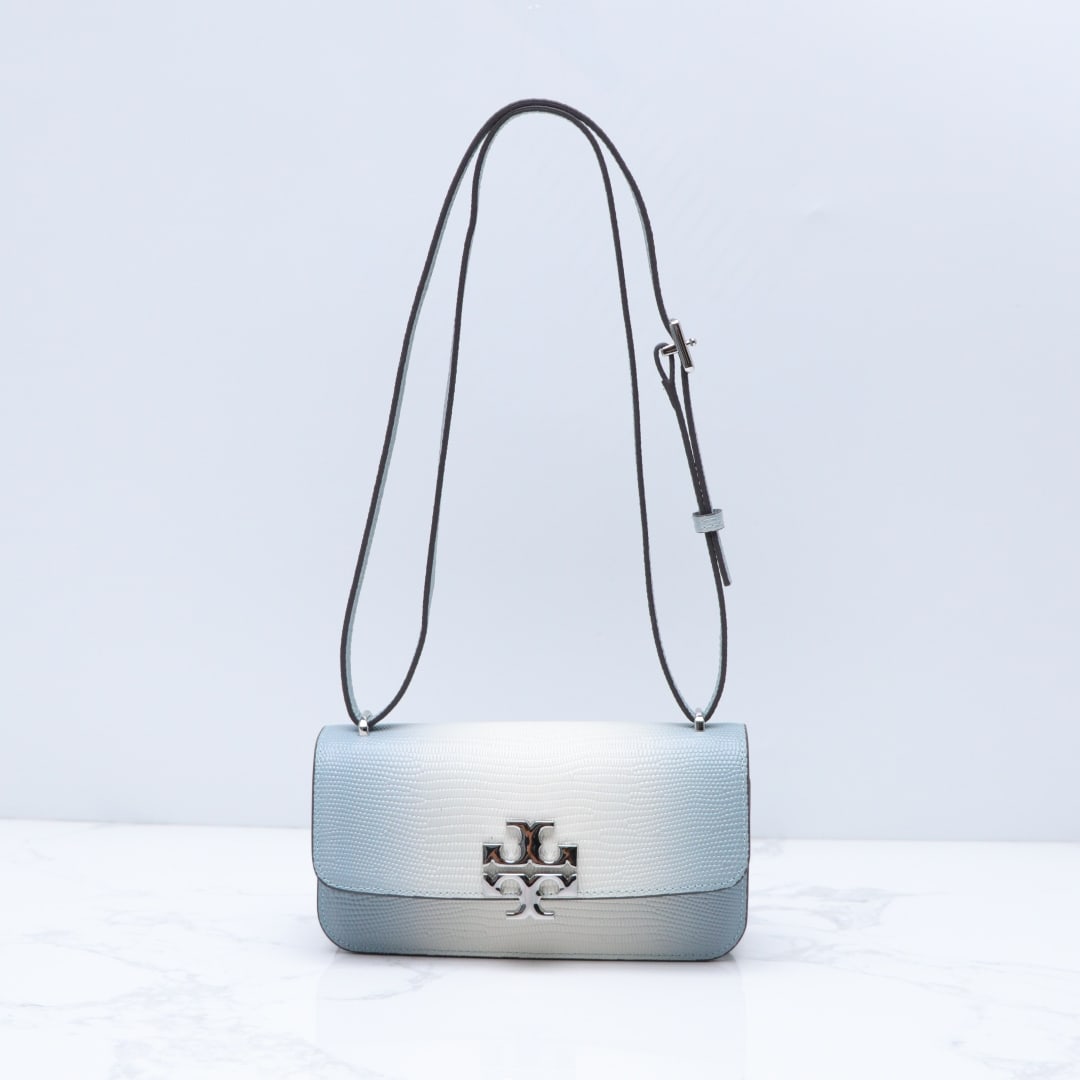 TB: White TORYBURCH Eleanor mini tofu bag, adjustable shoulder strap, scorpion-patterned cowhide leather, soft and comfortable, modern design, exquisite and stylish. Dimensions: 24x12.5x7cm. A wonderful