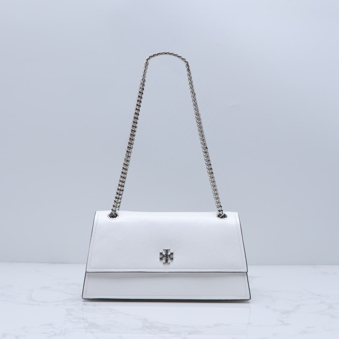 TB: ToryBurch TB Kira baguette bag, made of waxed cowhide, with a premium feel, chain strap, can be worn crossbody, shoulder bag, or carried by hand. Multiple compartments, large capacity (28cm x 14.8cm